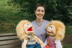 Dein Kind will dich nicht ärgern – es kümmert sich um sich selbst. Erfahre, wie du die Bedürfnisse von Kindern erkennst und durch deine Haltung echte Verbindung schaffst.