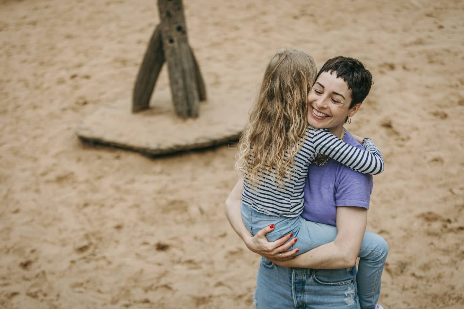 Fühlt sich dein Kind ungeliebt? Ich zeige dir, wie du durch elterliche Führung und die richtige Strategie das Bedürfnis nach Liebe erfüllst – in jeder Autonomiephase.