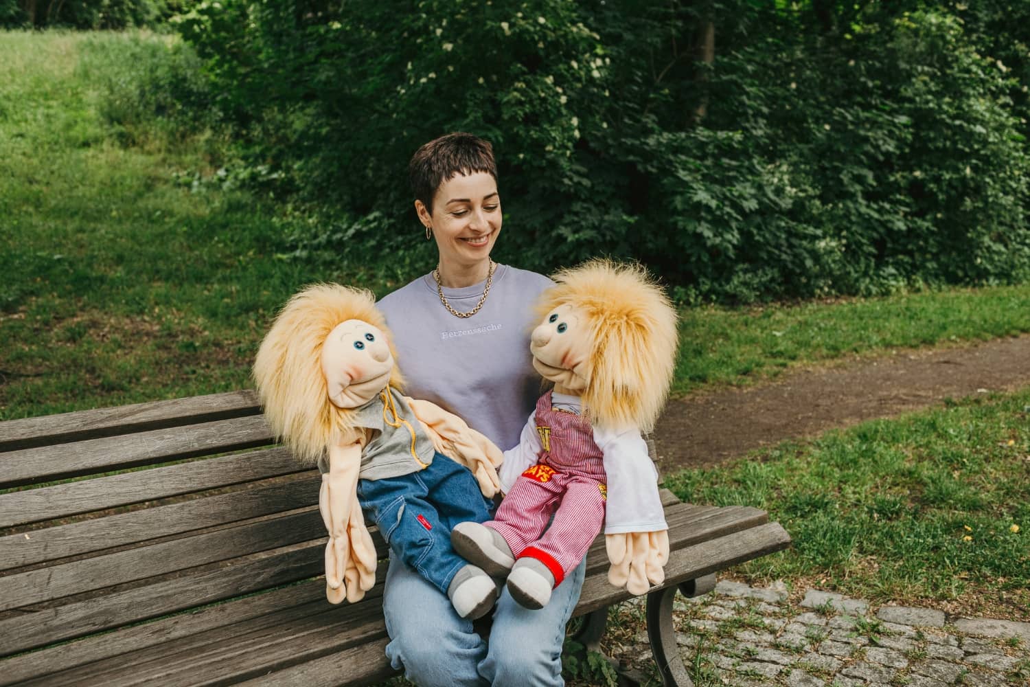 Kinder übernachten zum ersten Mal bei den Großeltern? Erfahre, wie du deinem Kind Sicherheit schenkst, Heimweh auffängst + praktische Packliste. Jetzt lesen!